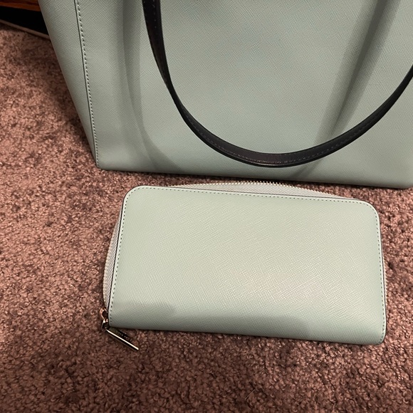 Kate Spade NY
Staci Large Laptop Tote & Matching Morgan Zip Around Wallet - Picture 5 of 7